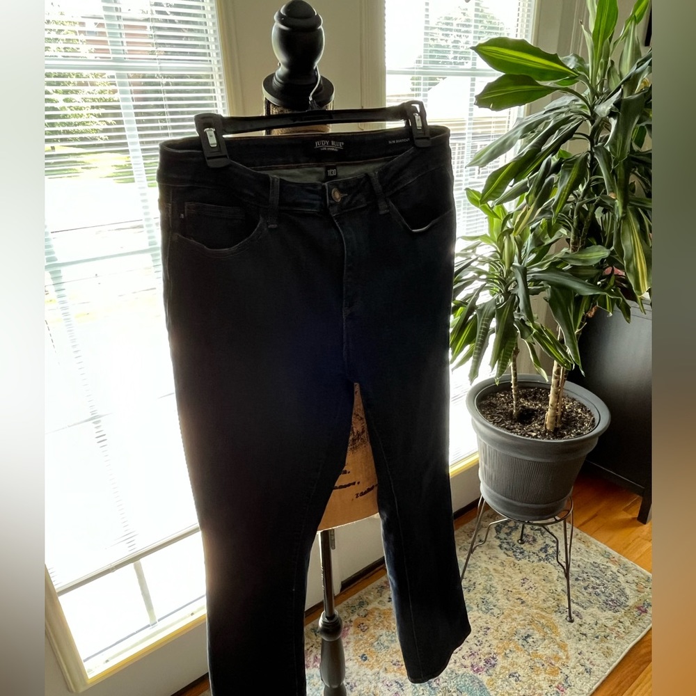 Judy Blue Slim Bootcut Jeans!